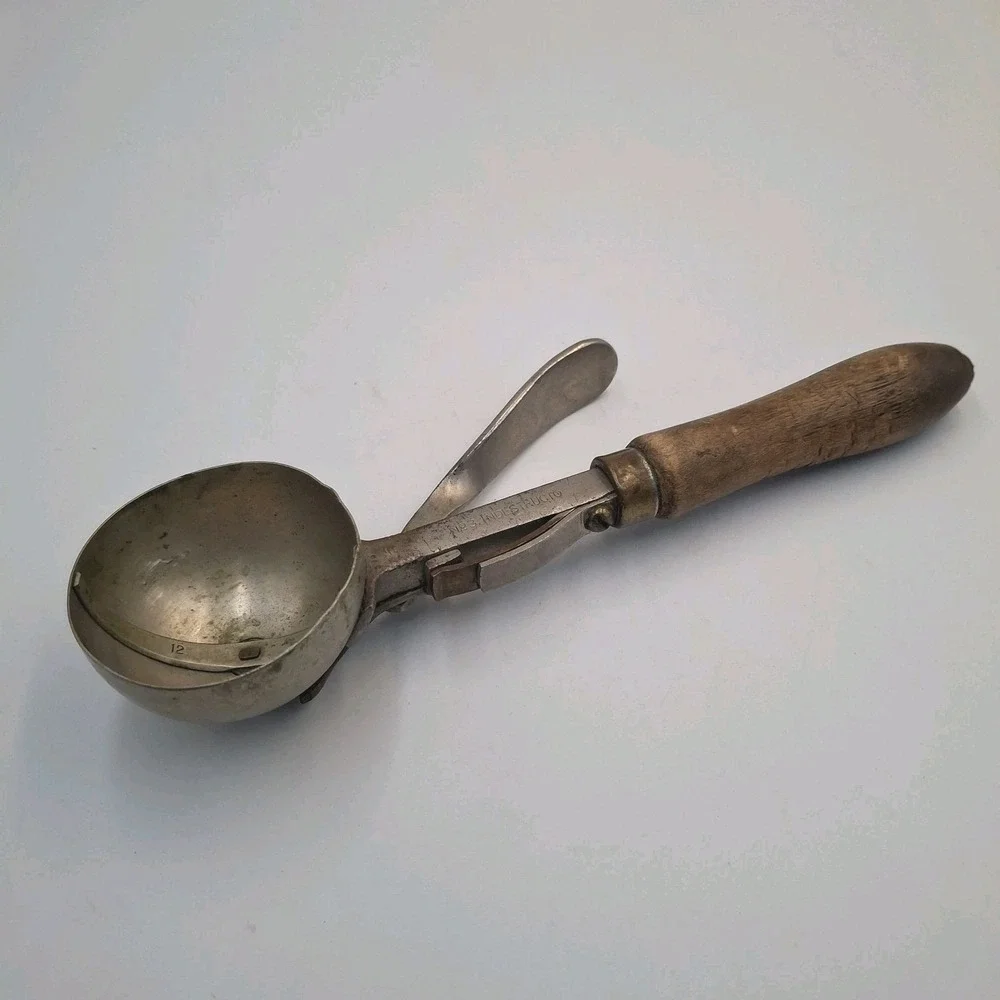 Vintage No 3 Indestructo Ice Cream Scoop Size 12 Wooden Handle Soda Fountain